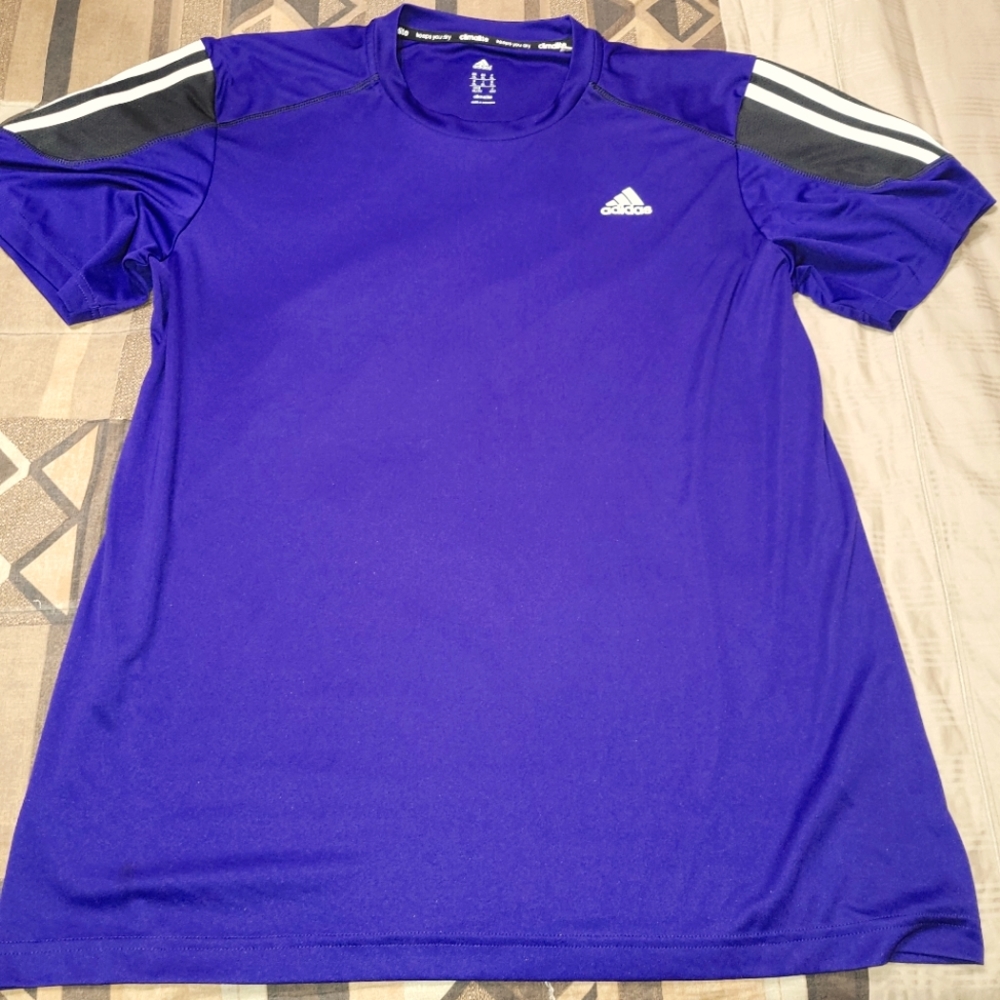 Nike climalite athletic shirt. Like new condition. XL men, 50"chest unstretched.